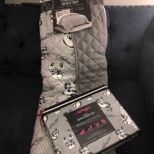 🖤 Ed Hardy Gray Skull Quilt Set & matching sheets - Queen Bedding. 7 pieces